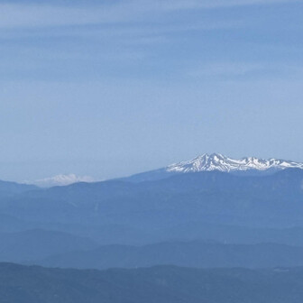 左の白いのは白山かな？