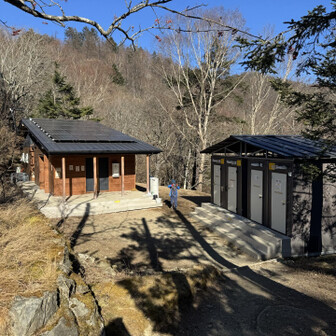 トイレと管理棟