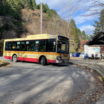 まさかのバス2台だった…平日なのに…