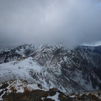 間ノ岳は雲の中