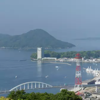 G7広島サミット会場がある宇品島と安芸小富士(似島)