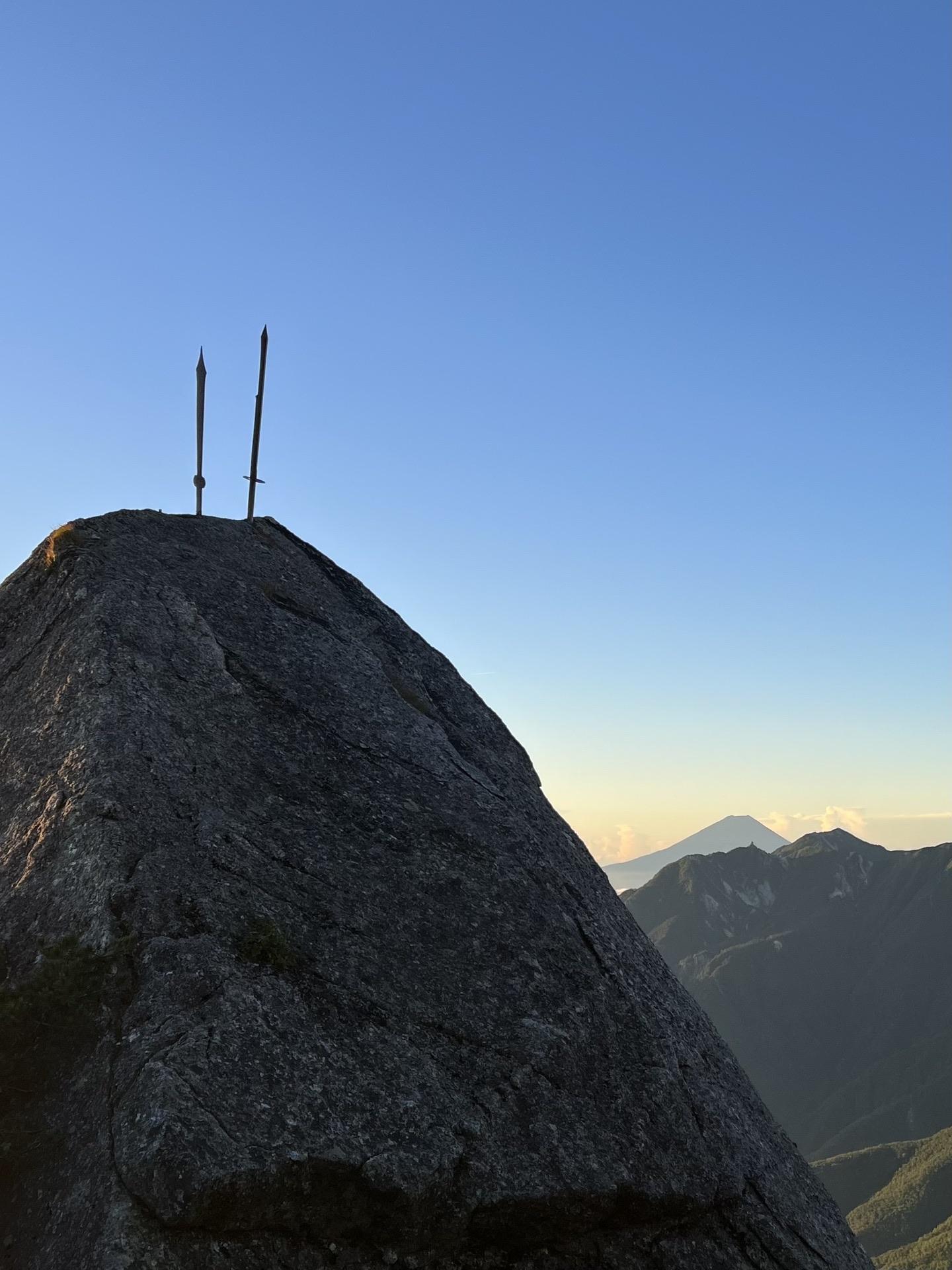 甲斐駒ヶ岳に“信仰の道