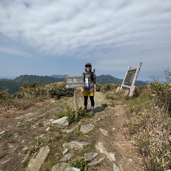 寒風山。最高です。
小休憩（オヤツ）してすすみます。
