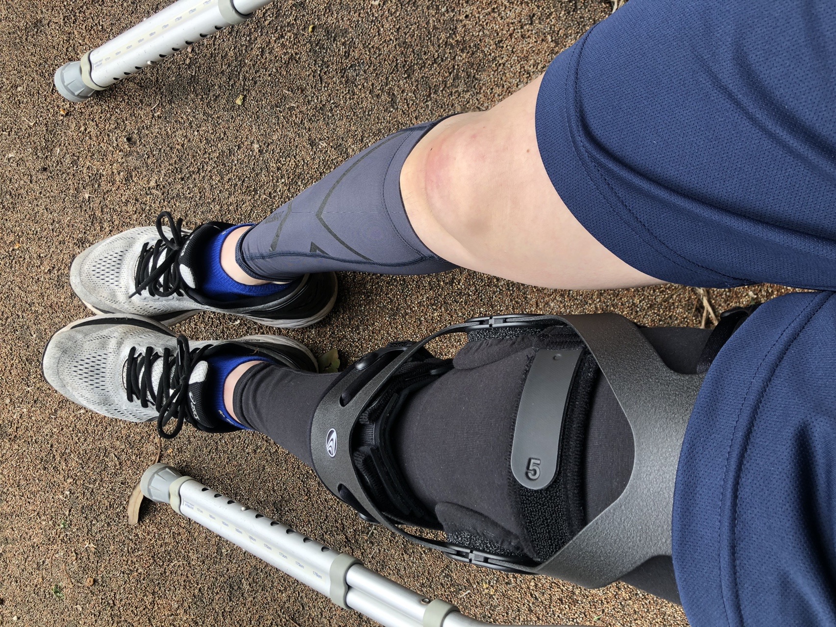 左膝前十字靭帯 再建術後用の装具