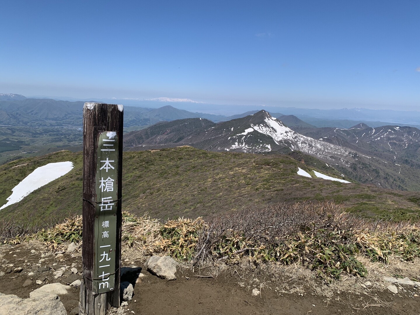 最高の天気 で茶臼岳 那須岳 剣が峰 1900m峰 三本槍岳 朝日岳 百名山58座目 茶臼岳 那須岳 三本槍岳 赤面山の写真枚目 着いたー Yamap ヤマップ