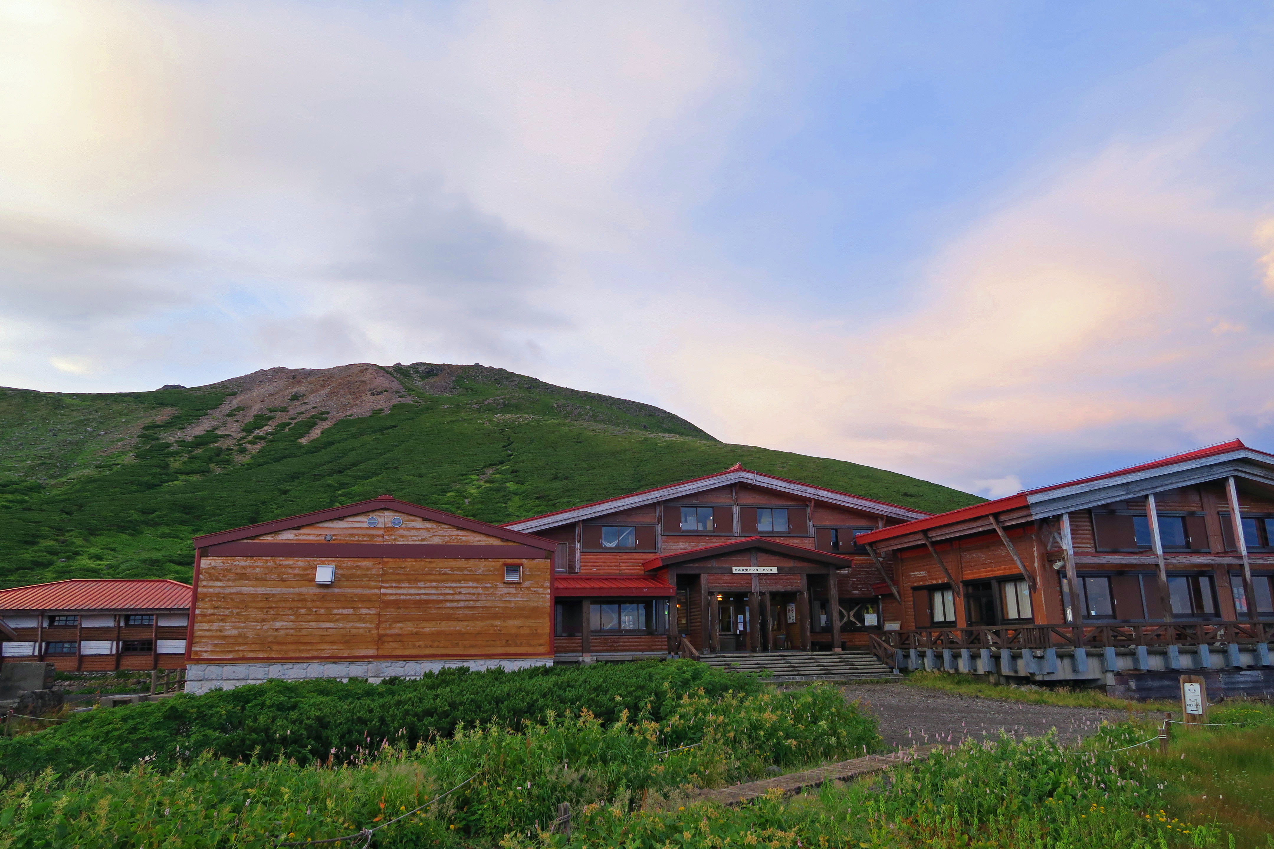 白山 御前峰 日本三霊山で高山植物 と山小屋 を楽しむ ゆっきーtakaさんの白山 別山 銚子ヶ峰の活動日記 Yamap ヤマップ