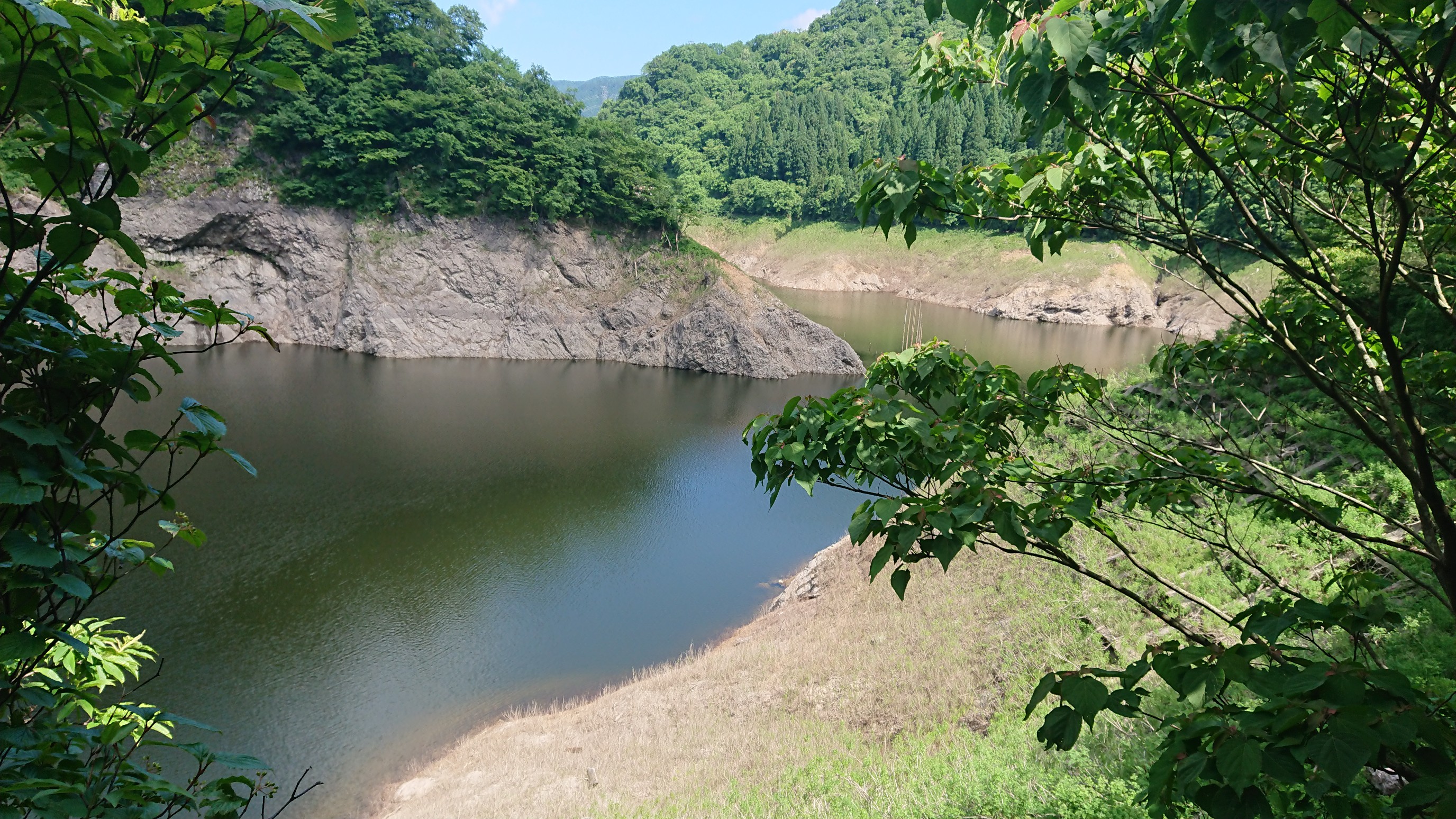 日本平山・鍋倉山 水少ないですね