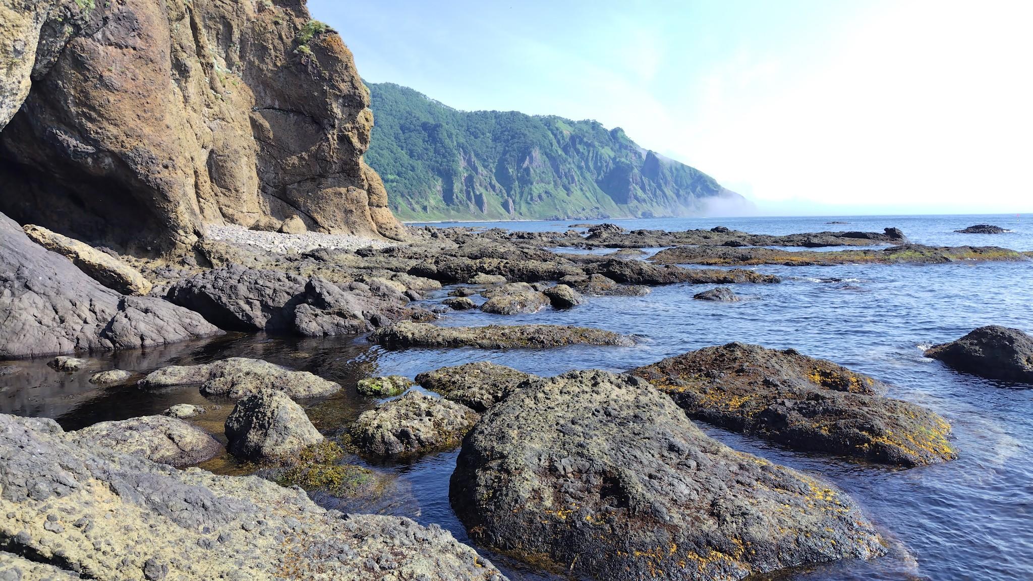 トッカリ瀬というと前半のV字地形部分が絵になるのでそのエリアだと思われそうですが、危険なのはV字地形を越えた岬より後半部分だと思われます。