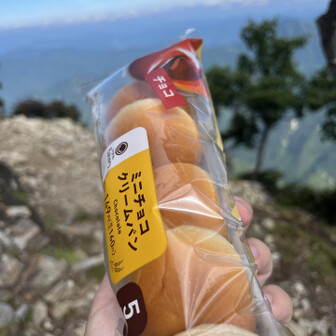 朝ご飯②はミニチョコクリームパン🍞🤤