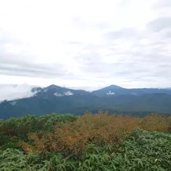 至仏山と燧ヶ岳
神奈川から近そうで遠い

はるかな尾瀬
遠い尾瀬 ♫

いってみたい🙂