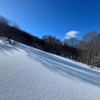 鳥海山・七高山・笙ヶ岳 斜面に伸びる影
とても綺麗