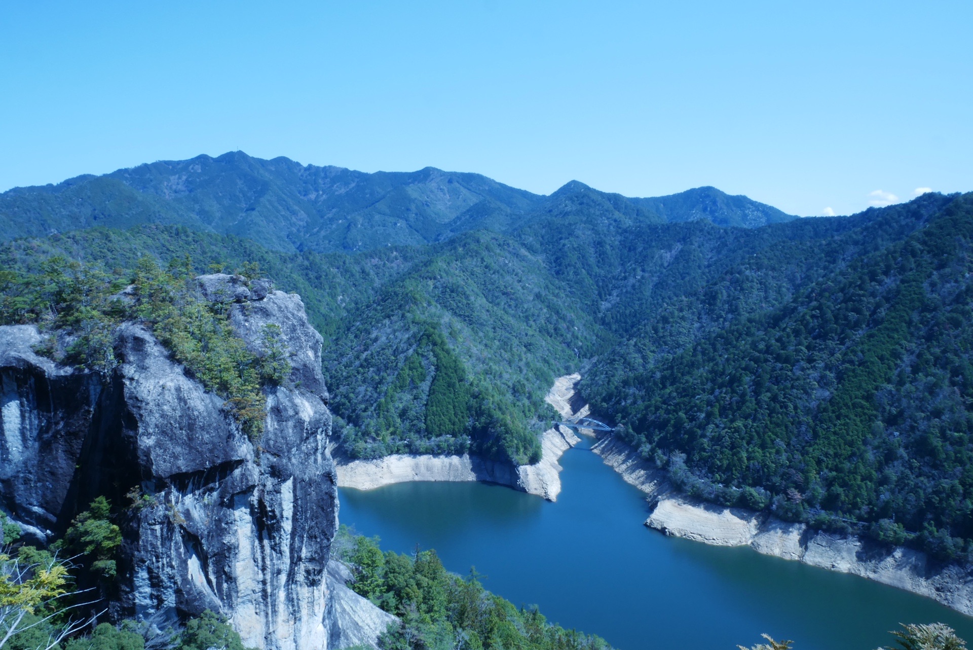 上臈岩 愛知県新城市のダム湖を見に行きました けいさんの宇連山 鳳来寺山 岩古谷山の活動データ Yamap ヤマップ