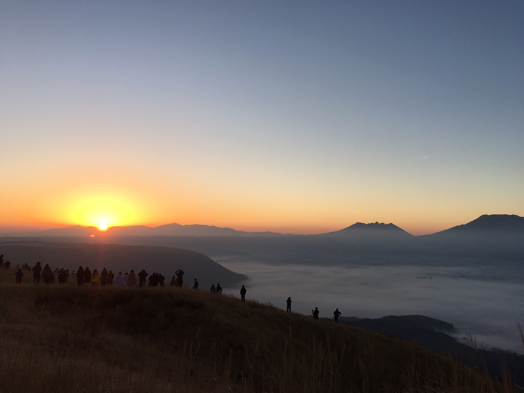初日の出と根子岳と雲海と コーイチローさんの阿蘇山 高岳 根子岳の活動データ Yamap ヤマップ