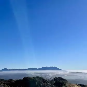 くじゅう連山⛰️
も
雲海に囲まれ