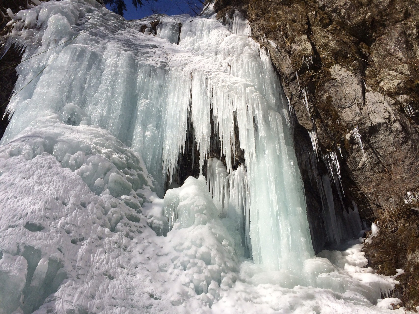 日向山 雪山登山と錦滝の氷瀑 ピーチ姫さんの甲斐駒ヶ岳 日向山の活動データ Yamap ヤマップ