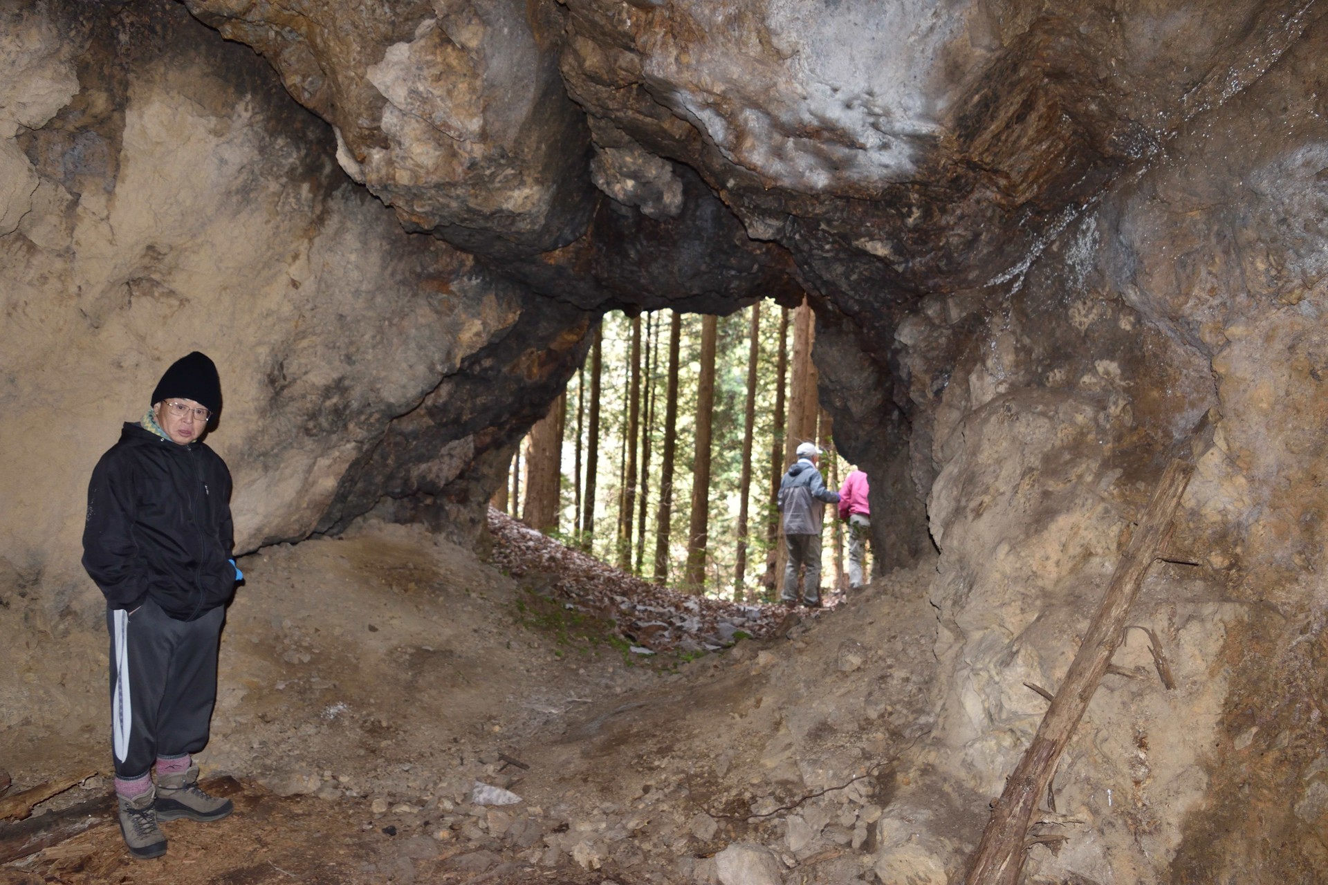 盗人岩 洞窟 たらちゃんさんの古賀志山 赤岩山 鞍掛山 男抱山 半蔵山の活動日記 Yamap ヤマップ