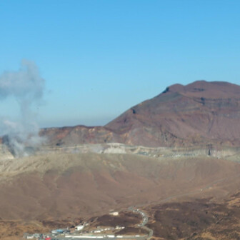 中岳の火口です