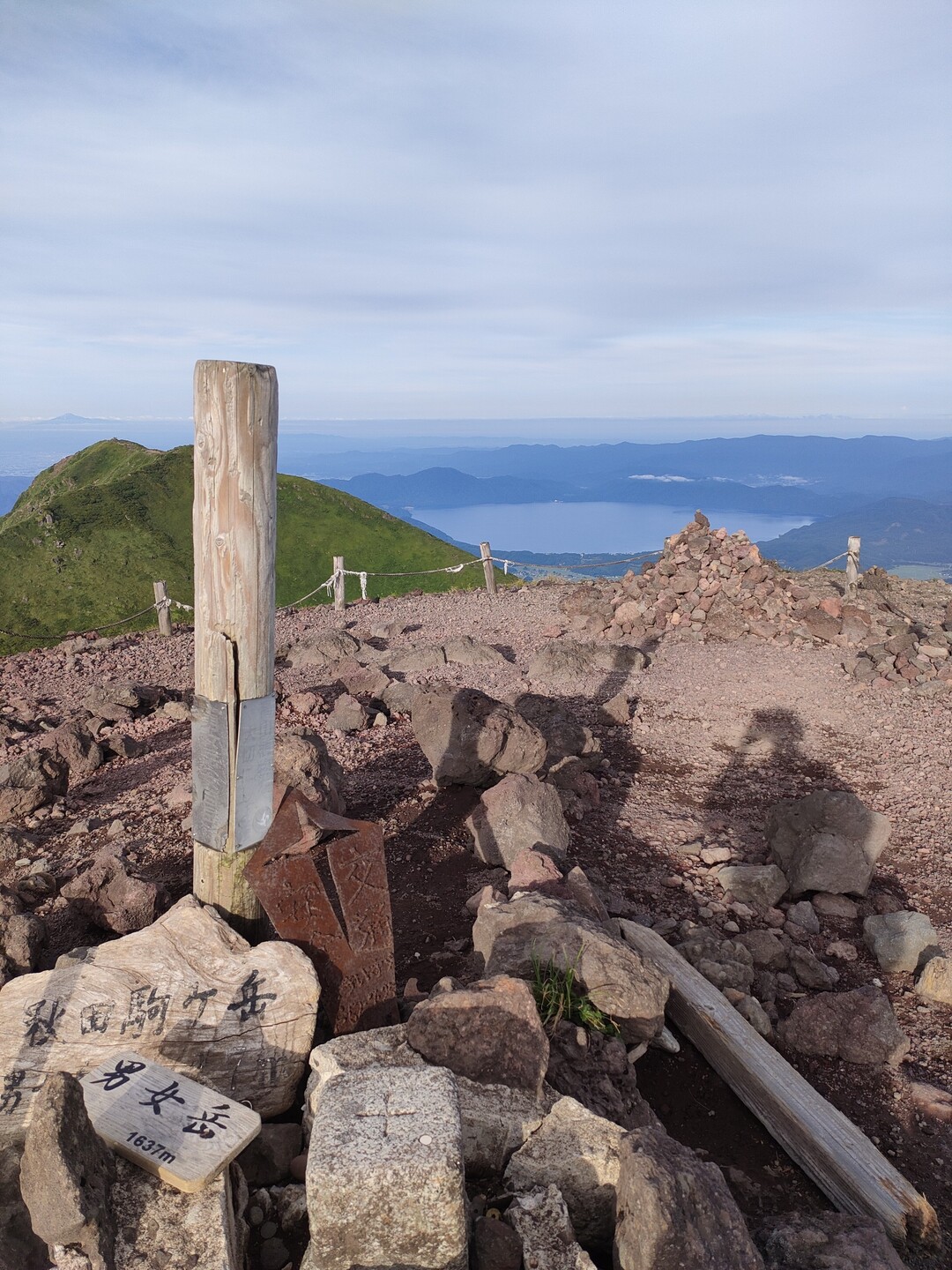 男女岳 天気最高でした 秋田駒ヶ岳 男女岳 貝吹岳の写真8枚目 田沢湖も綺麗です Yamap ヤマップ