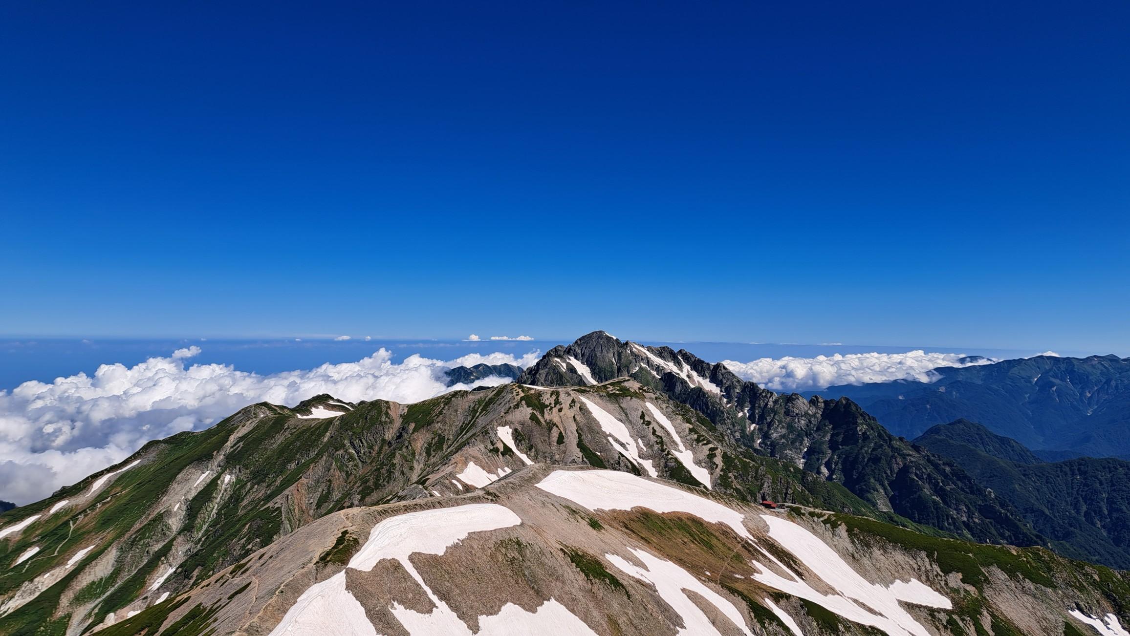 劔岳と雲海　カッコいい