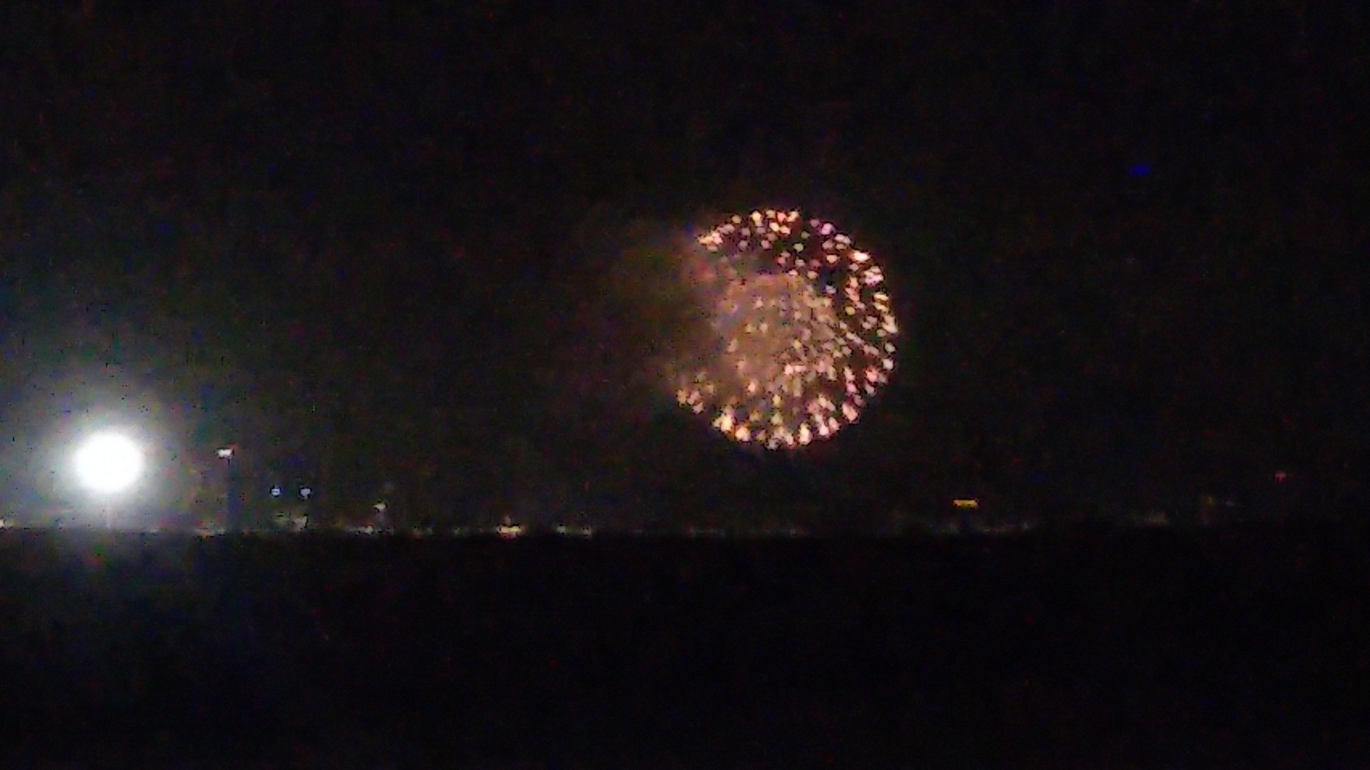 海の中道大橋から見た百道浜の花火大会 Coniさんの 公式 福岡市 防災情報含む の活動データ Yamap ヤマップ