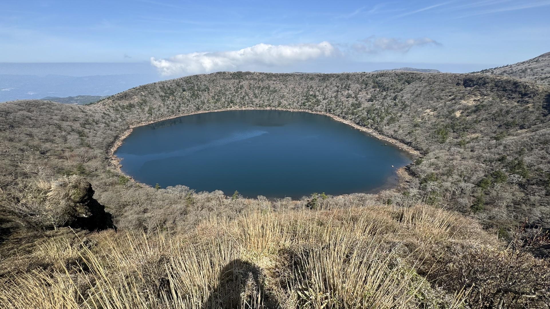 初夏の韓国岳から見た霧島の山、F10号、佐原聖春 初夏の韓国岳