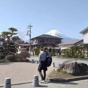 この時は駅前広場から富士山がクッキリ見えていた
