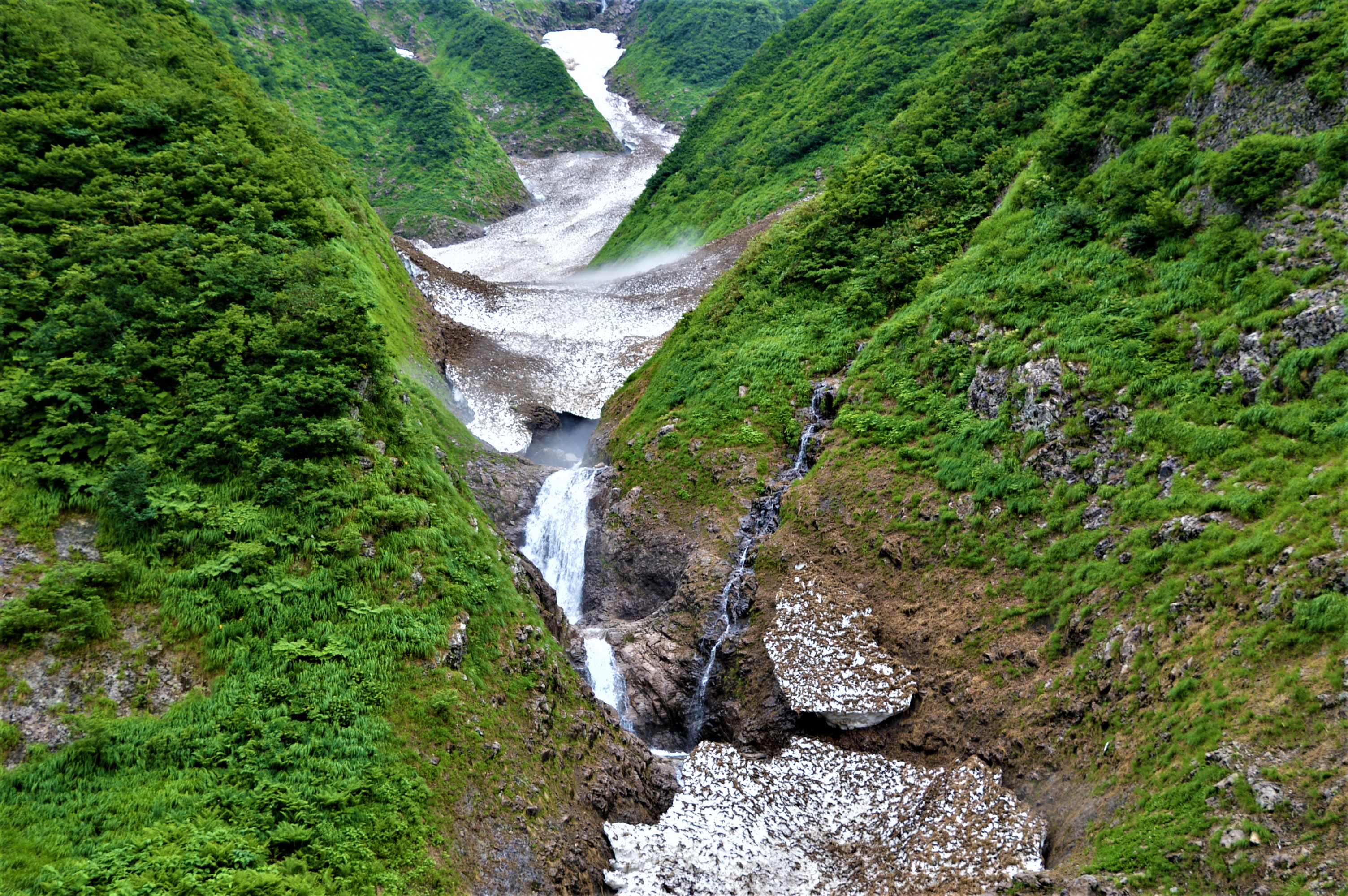 中荒沢奥壁 万年雪 カズさんの越後駒ヶ岳 八海山 荒沢岳の活動データ Yamap ヤマップ