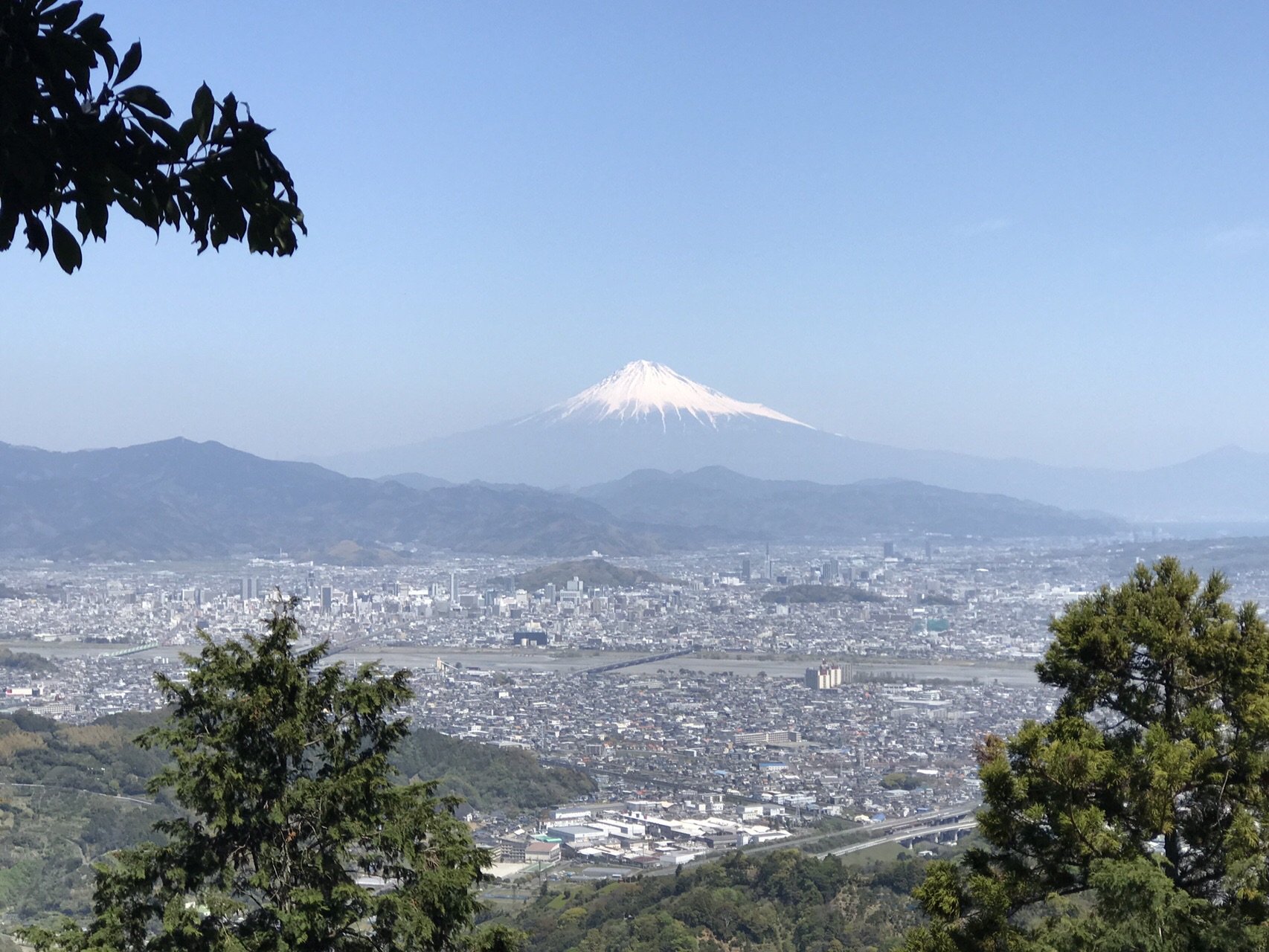 日本坂トンネルの上から富士山 高草山 満観峰 花沢山 おちけんさんの焼津アルプス 高草山 満観峰 花沢山 徳願寺山の活動データ Yamap ヤマップ