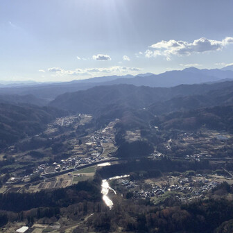 左にギザギザの妙義山、右に浅間山