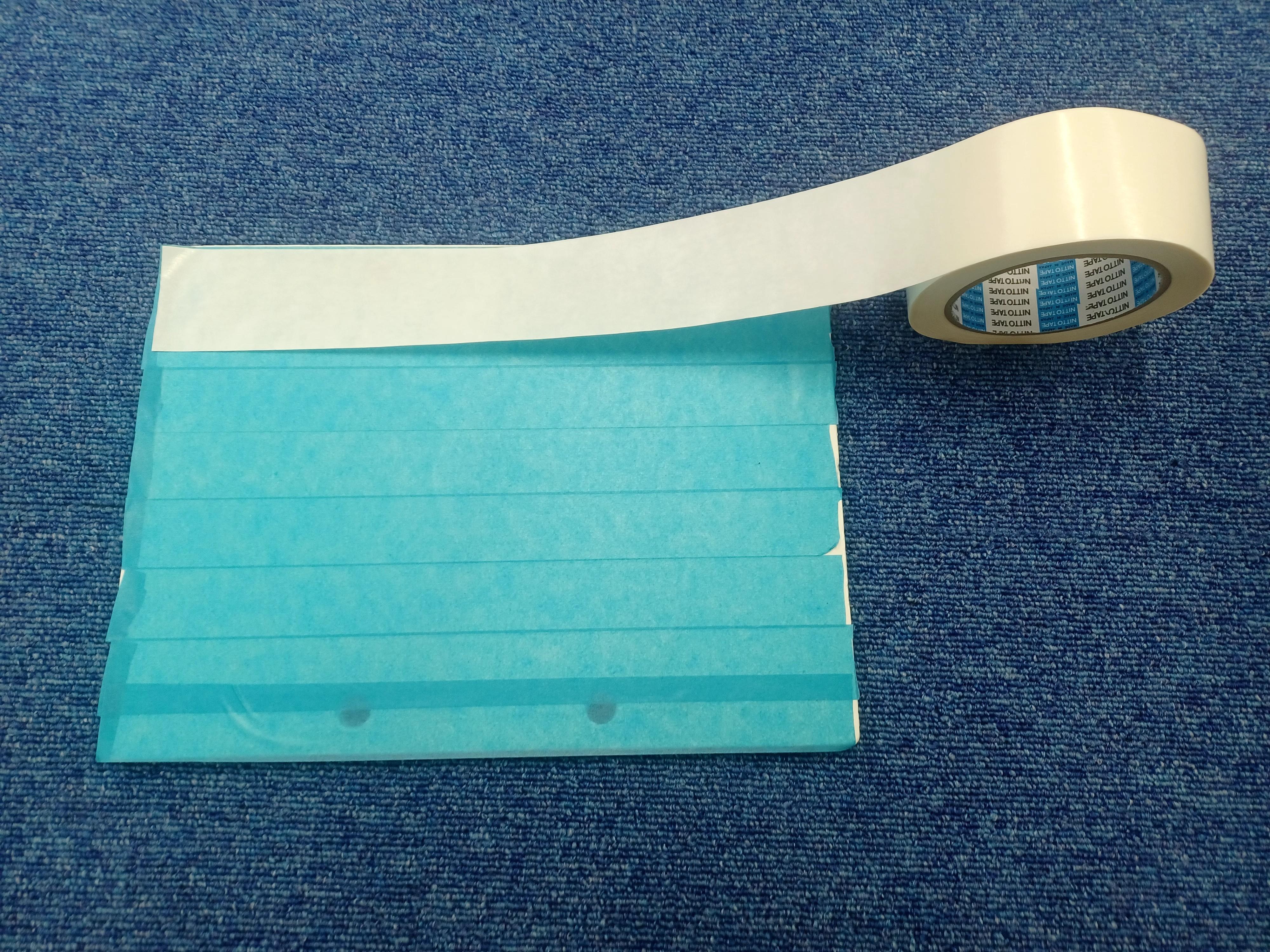  両面テープを貼付けます。