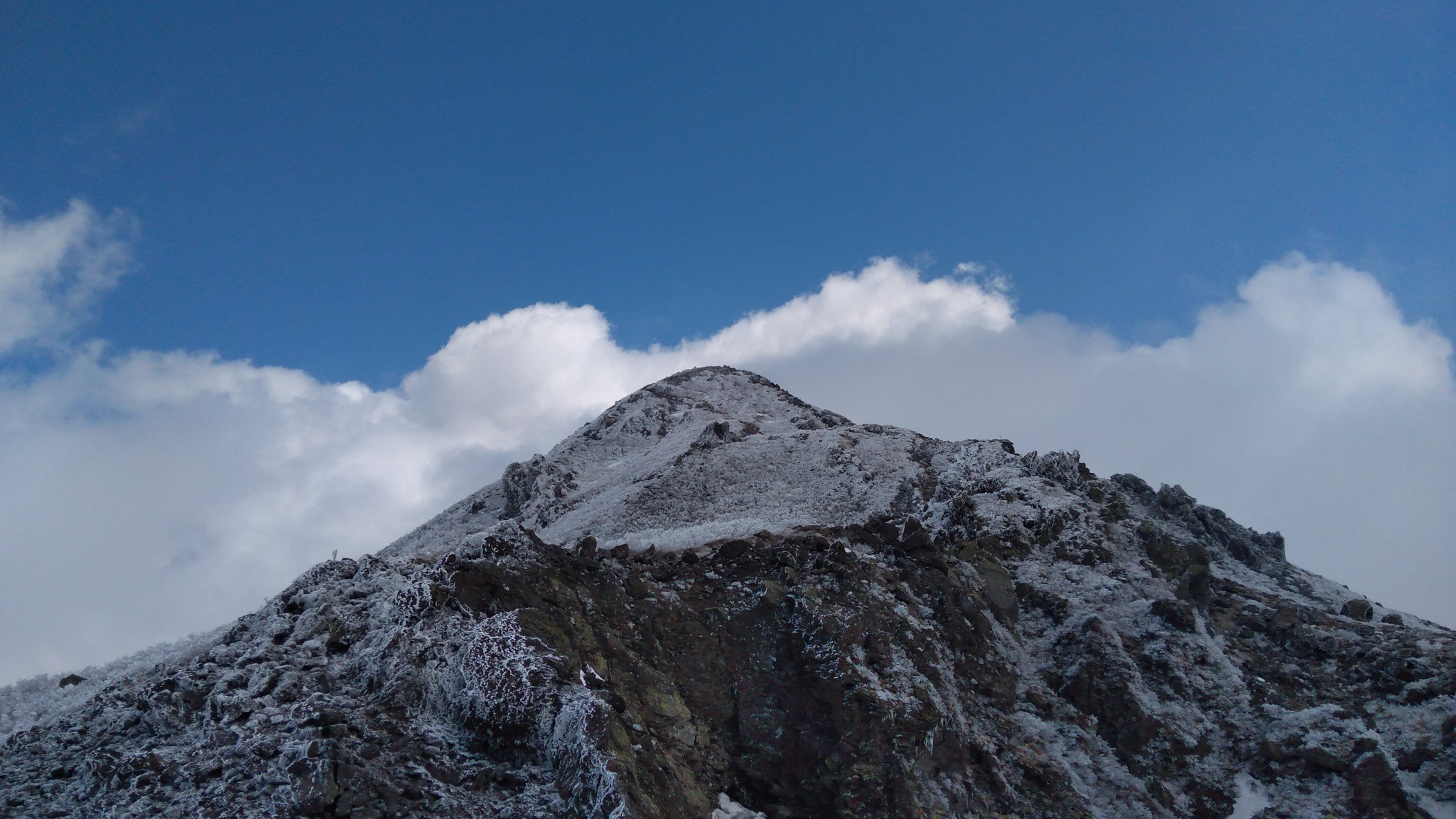黙々と 淡々と 渋々と 試練の残雪 岩木山 Keith Richardsさんの岩木山 岩鬼山 鳥海山 鍋森山の活動日記 Yamap ヤマップ