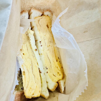 紀泉アルプス・飯盛山・ボンデン山 たまごやtamacoのホットサンド🥪
温かくて分厚い卵焼きが挟んであって、
とっても美味しかったです💦☝️

1つでお腹いっぱい😋
残りは晩ご飯に。
今日の朝昼夜ご飯😆
晩ご飯には、もちろんビールつき🍺🤗