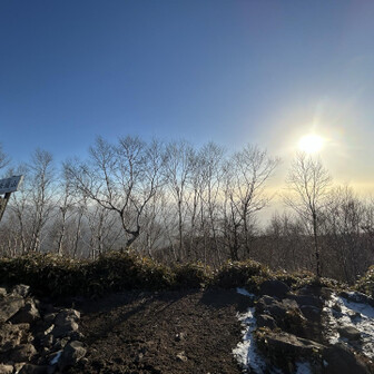 黒檜山山頂からは木々があり、眺望は今ひとつ😀