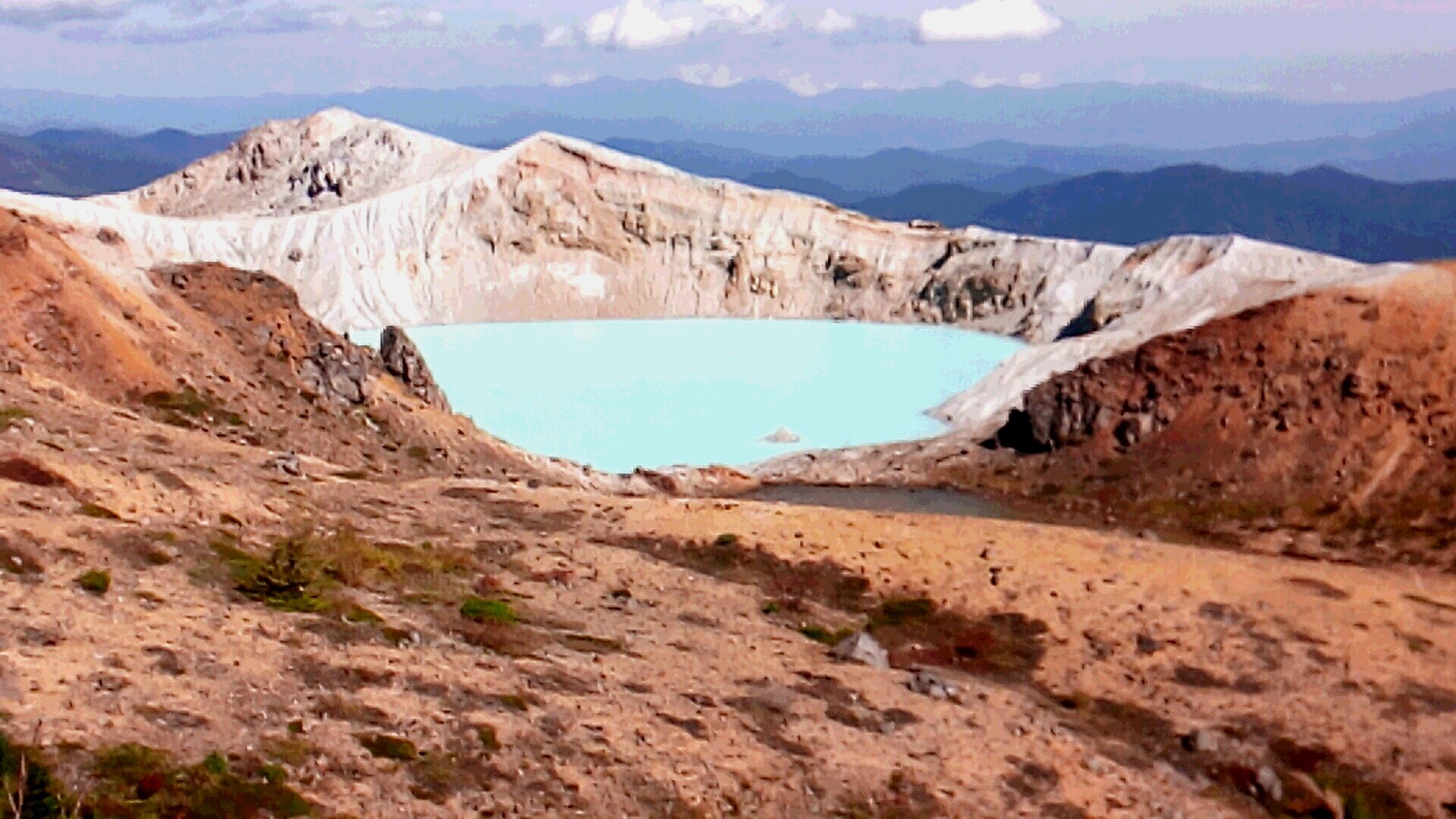 強酸性の湯釜を備えた草津白根山 もぐさんの草津白根山 湯釜の活動データ Yamap ヤマップ