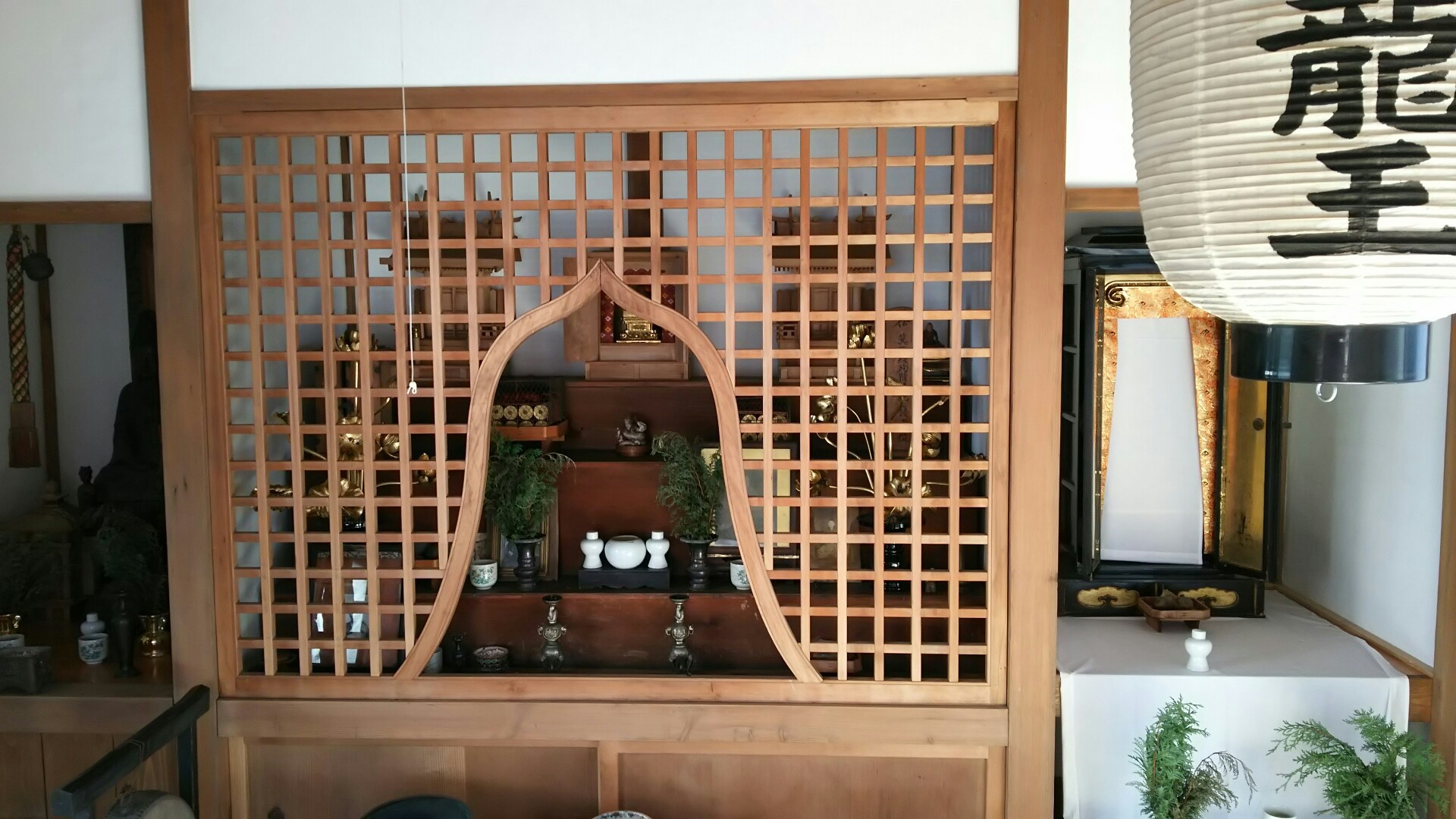 竜王山(茨木市)・阿武山 楠水竜王のお堂にも入った。神棚が沢山ある。