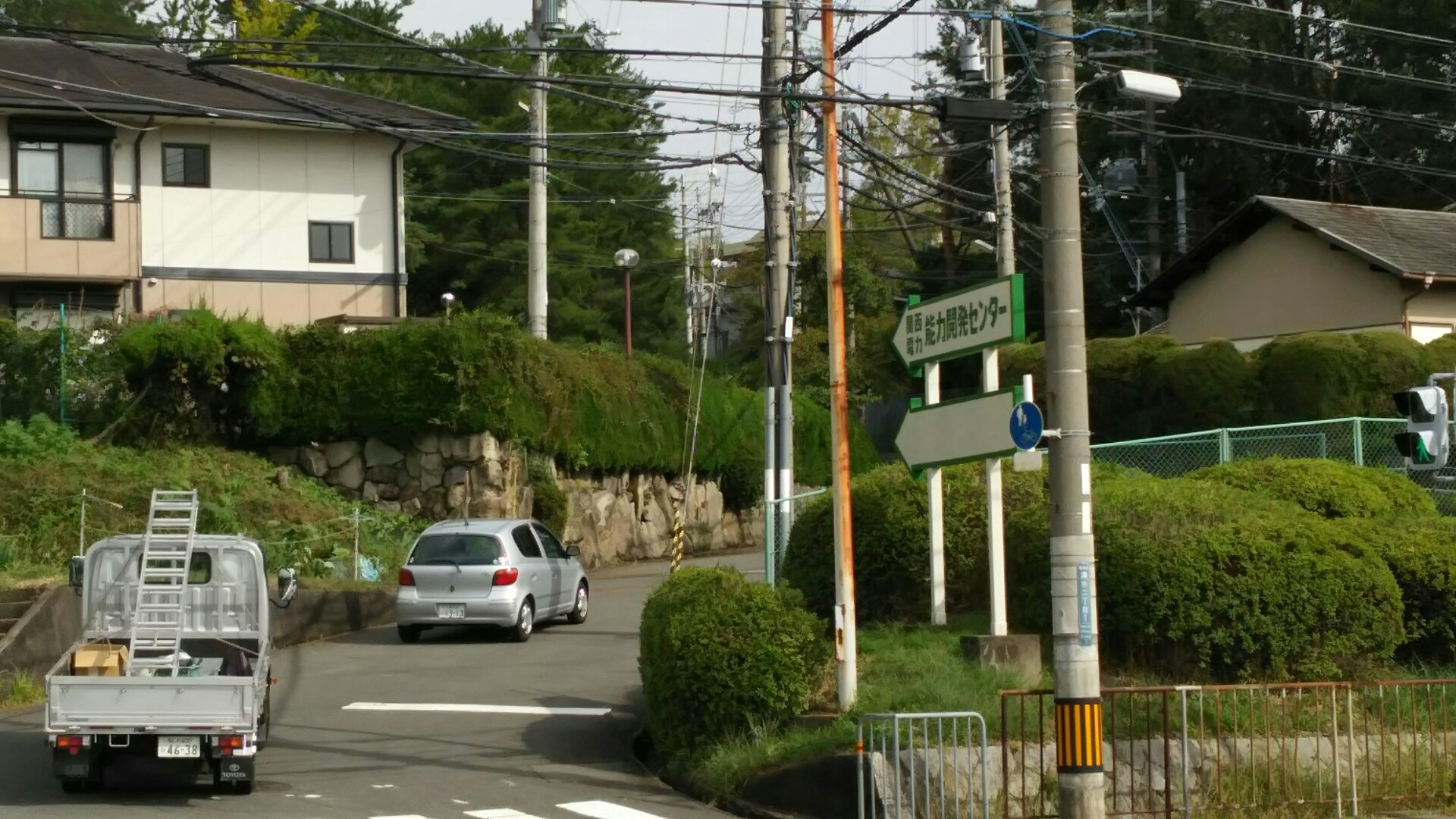 竜王山(茨木市)・阿武山 関電学園へ上っていく