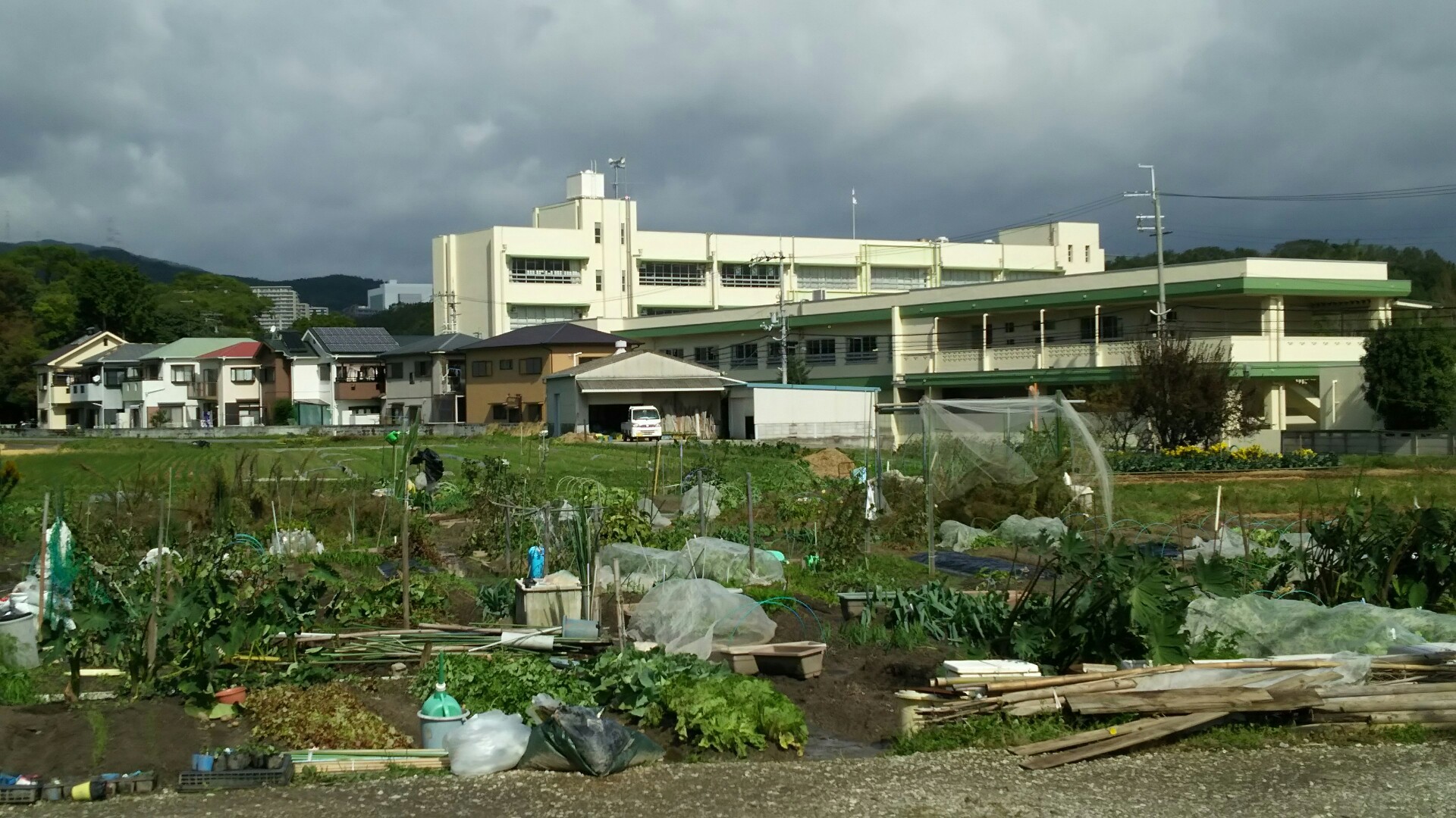 竜王山(茨木市)・阿武山 豊川小学校　笹川良一と川端康成が通った。