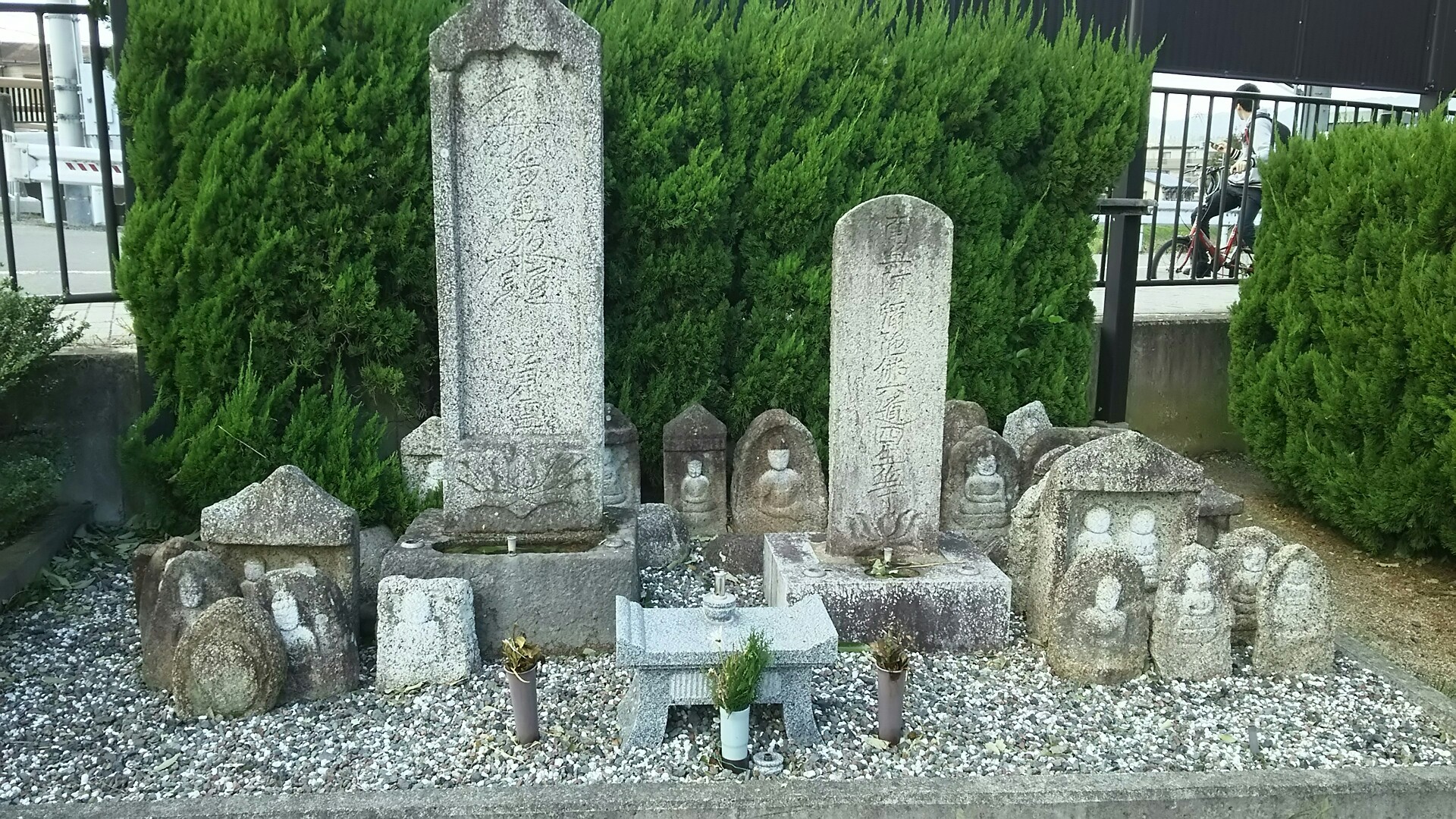 竜王山(茨木市)・阿武山 戦の死者を供養したもおか