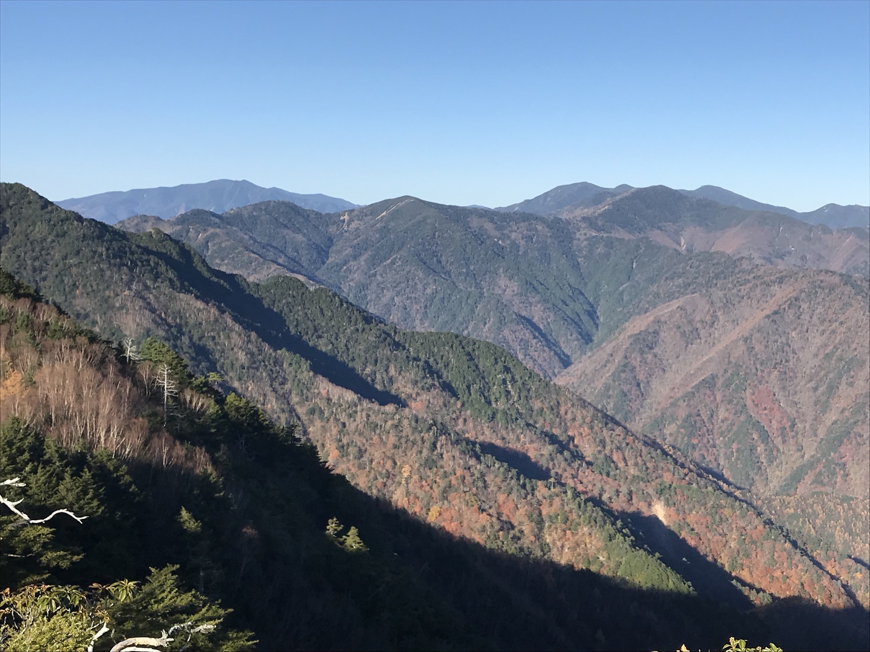 晩秋の奥秩父周回 川又 雁坂峠 和名倉山 二瀬 ウツボーさんの甲武信ヶ岳の活動日記 Yamap ヤマップ