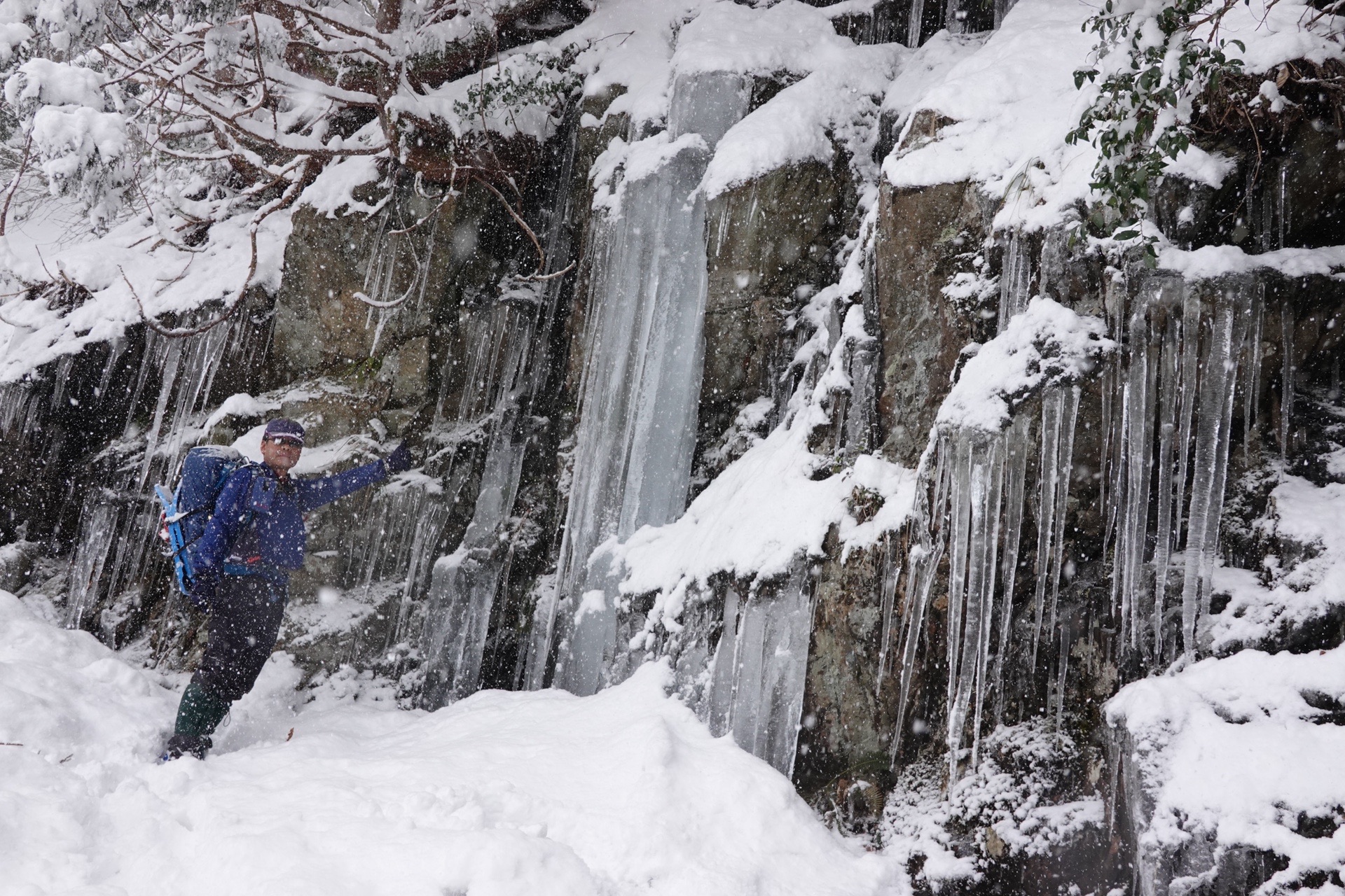 氷瀑と雪庇と竜頭観音さん 龍頭山 仁さんの龍頭山の活動データ Yamap ヤマップ