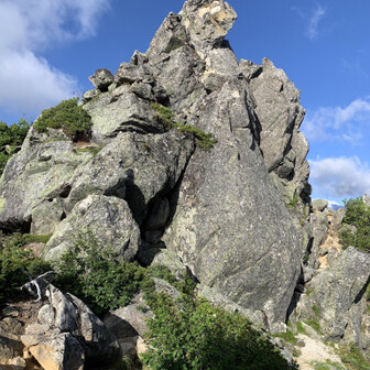 燕岳・餓鬼岳・唐沢岳 二日目は下山前に、大下りの頭方面へ
🐸岩