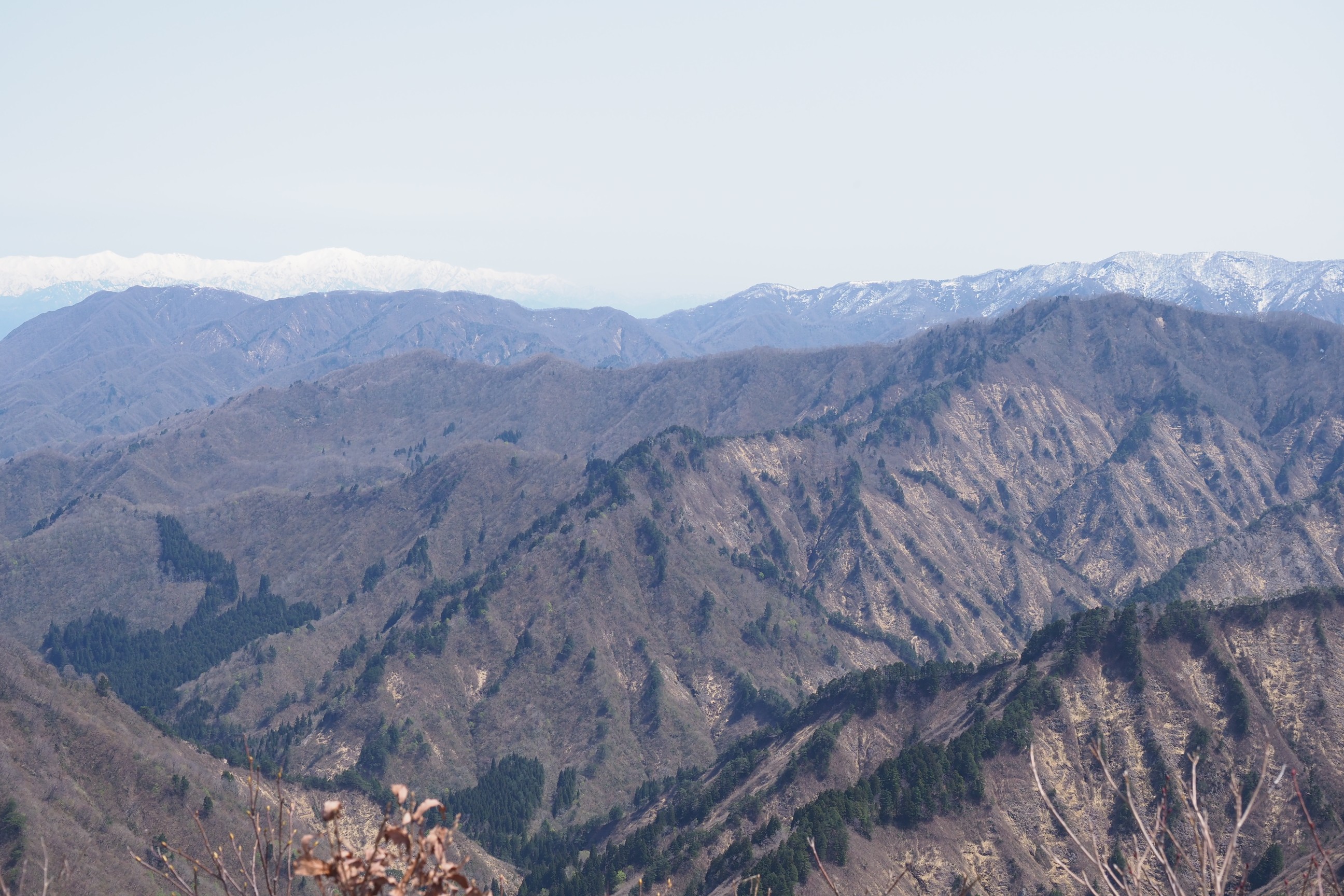 木六山・銀次郎山 右奥日本平、手前木六山