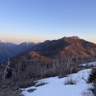 鳳凰山・地蔵岳・観音岳・薬師岳 薬師岳でもご来光見ているヘッデンが見えたよ(*´艸`)ﾌﾌﾌｯ