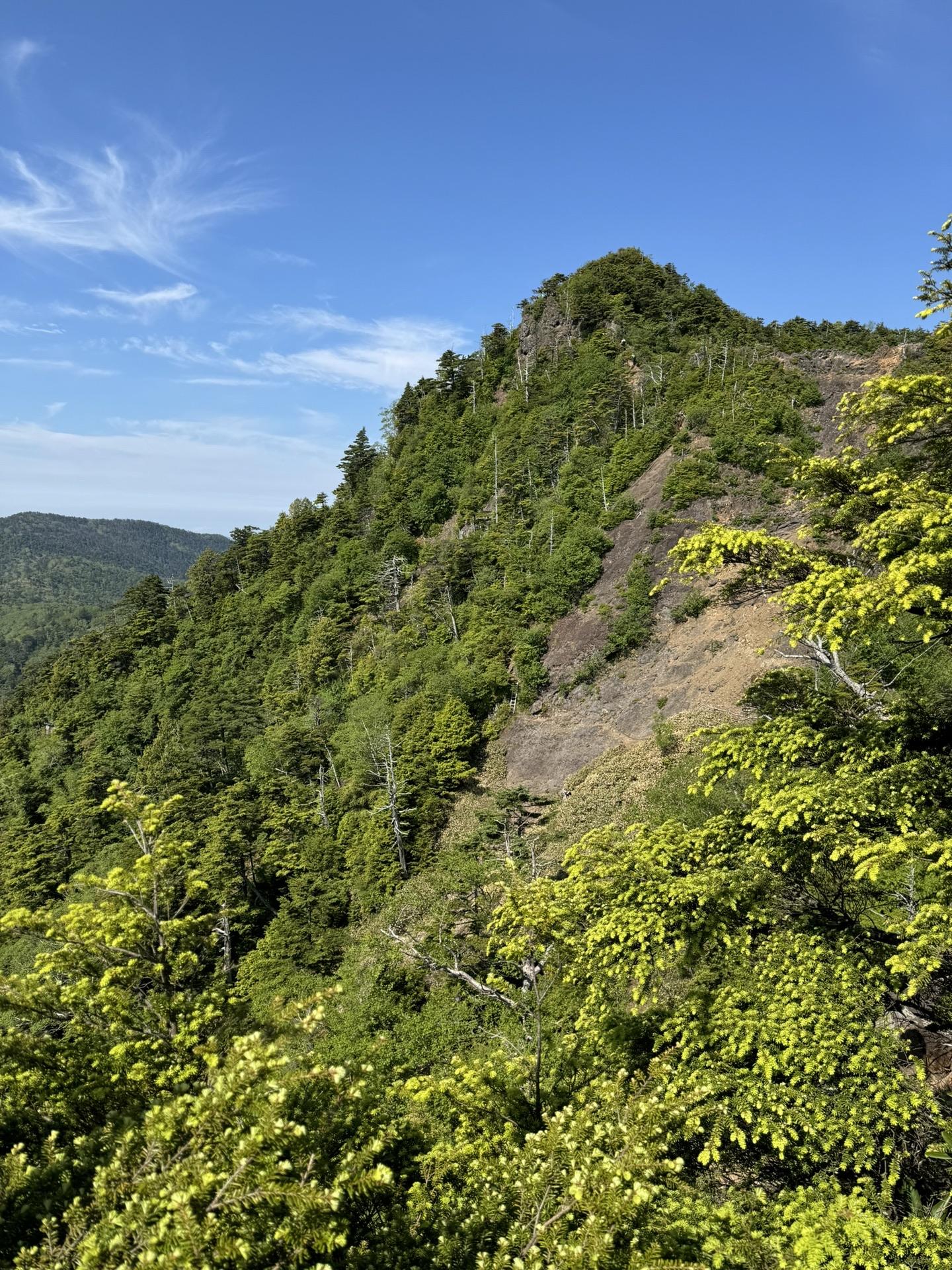 皇海山・袈裟丸山・庚申山 皇海山の前に岩場🪨の鋸岳を越えます。