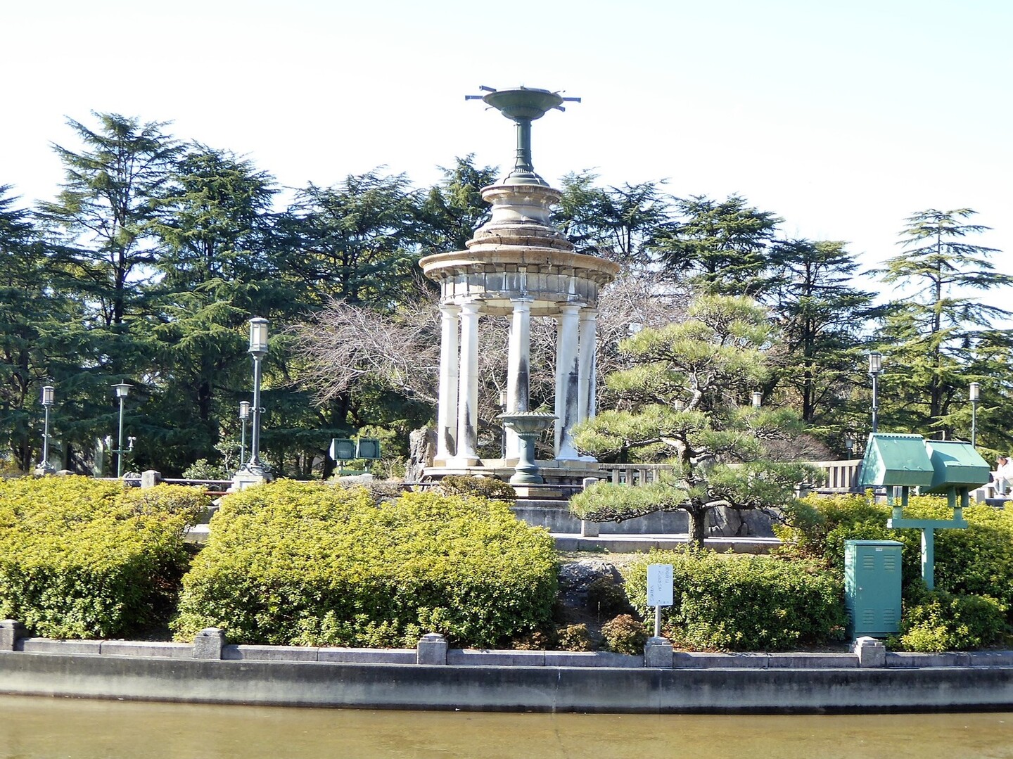 名古屋観光ガイド ﾎﾟｹﾓﾝしながら南から北へ 鶴舞公園 大須 栄 テレビ塔 オアシス21 名古屋市の写真2枚目 上から見るとポケモンのボールの模様に見え Yamap ヤマップ
