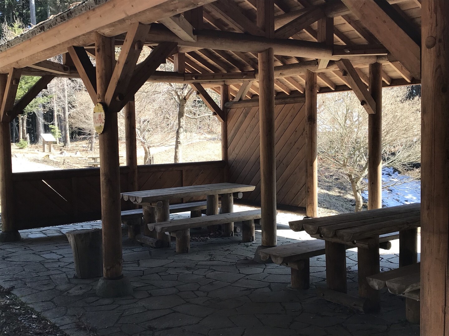 南山 仙洞寺山 南山 津久井堂所山の写真10枚目 屋根付きの休憩所 素敵 Yamap ヤマップ