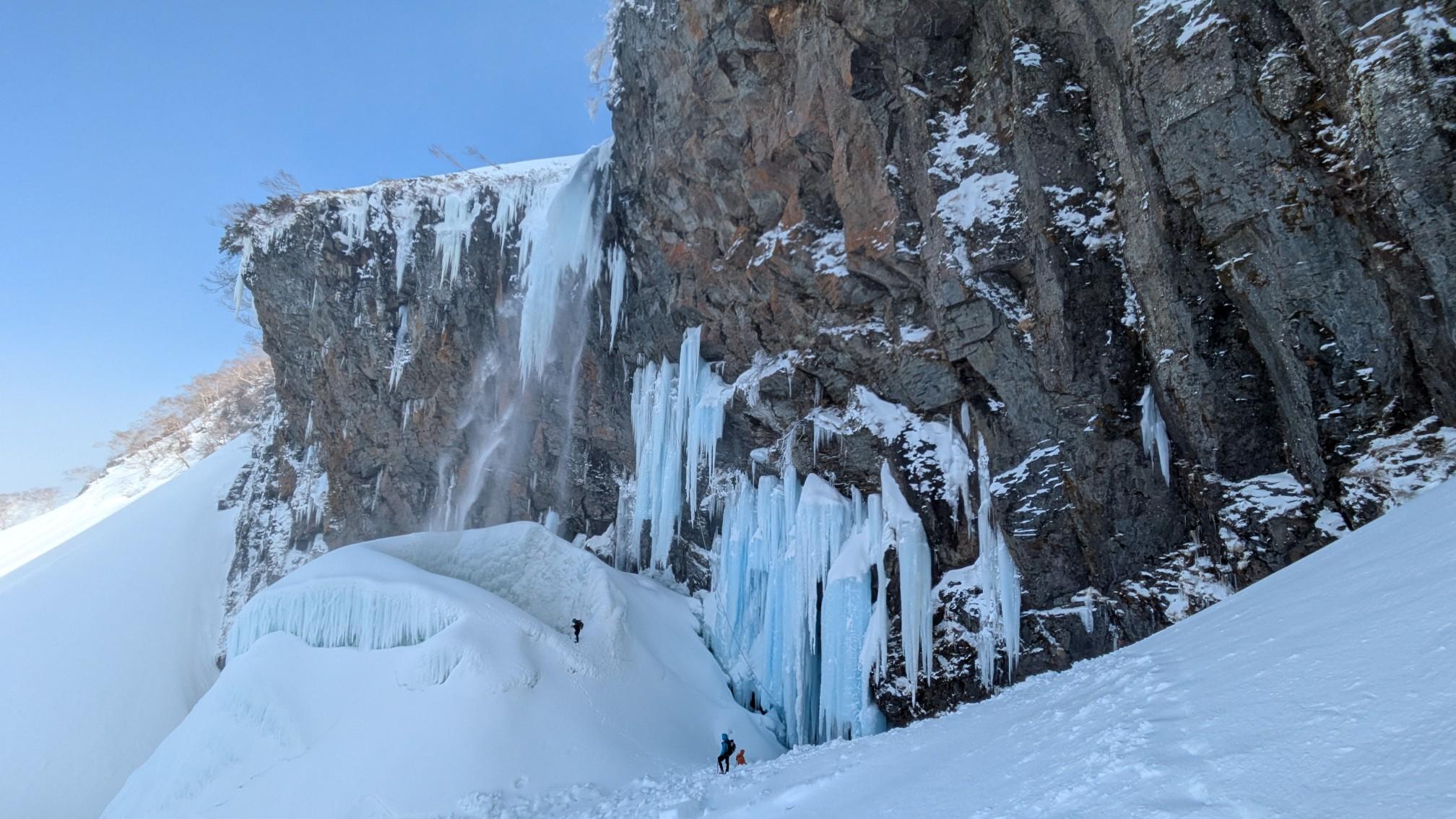 白山 幻の百四丈滝  絶景写真 石川県】丸石谷で沢登り！白山が育んだ幻の百四丈滝の滝壺へ｜中級者
