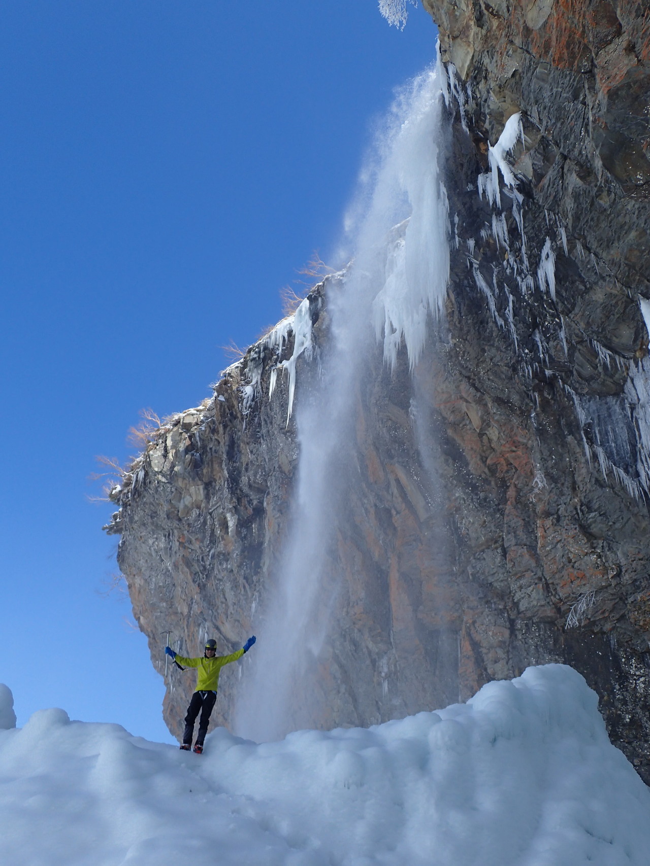 尊く清き霊峰の幻の滝『百四丈滝』 / わかりんさんの白山・別山