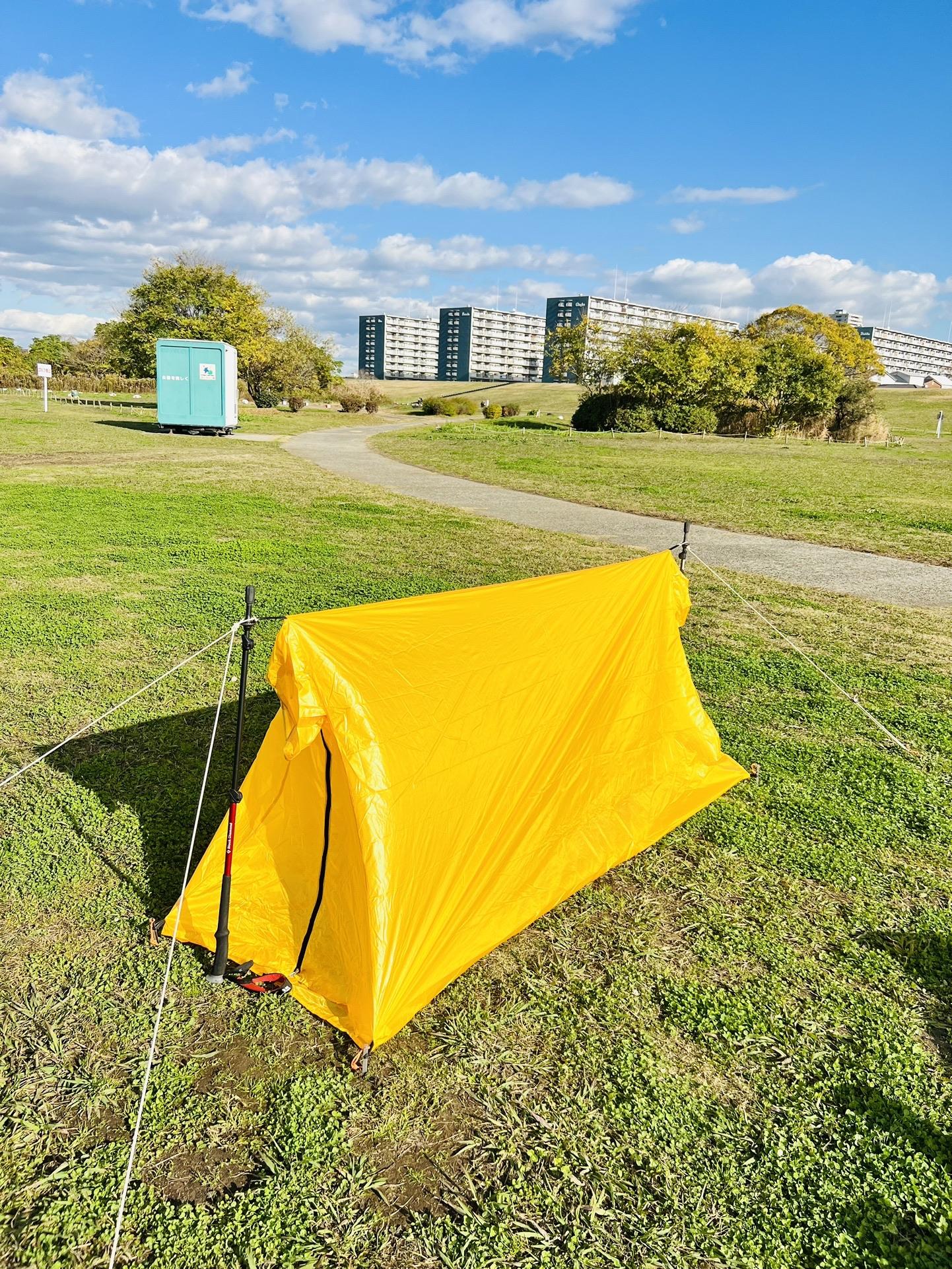 淀川河川敷でココヘリ入会特典のビバークツ / takaしょうろんぽー