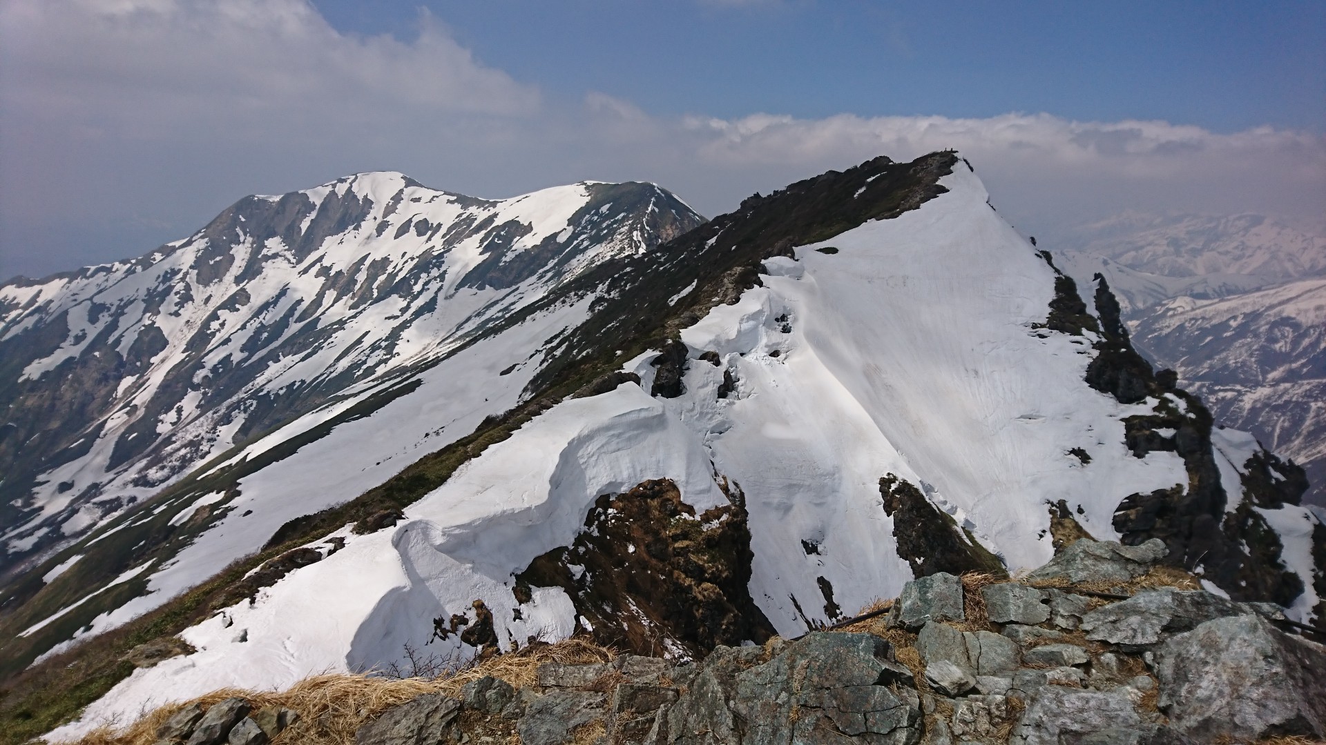 残雪末期 晴天強風の谷川岳は 腐れ雪になっていた イッセイさんの谷川岳 七ツ小屋山 大源太山の活動データ Yamap ヤマップ